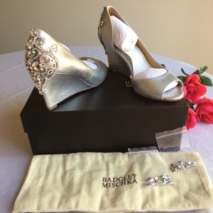 Badgley Mischka Silver Meagan II Wedding Shoes 7W